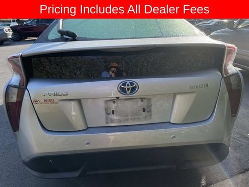 Used 2017 Toyota Prius Four Touring w/ Premium Convenience Package FWD image 6