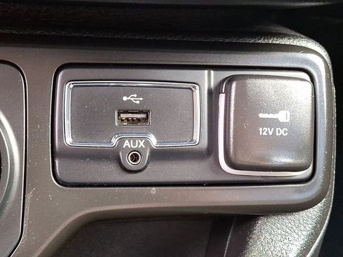 Used 2023 Jeep Renegade Latitude image 25