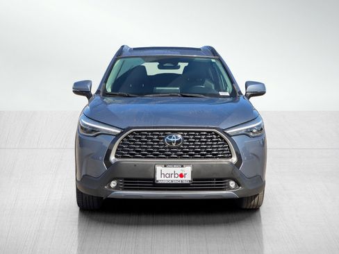 Used 2023 Toyota Corolla Cross XLE image 2