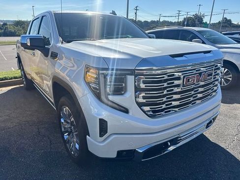 Used 2023 GMC Sierra 1500 Denali w/ Denali Reserve Package AWD/4WD image 3