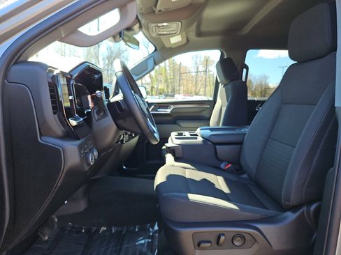 Used 2025 Chevrolet Silverado 1500 LT image 13