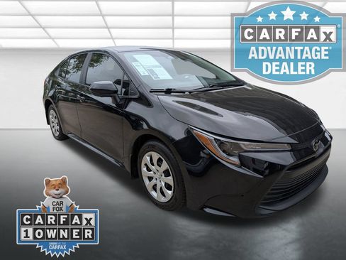 Used 2025 Toyota Corolla LE FWD image 2