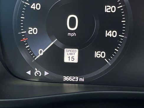 Used 2021 Volvo XC40 T5 Momentum w/ Premium Package image 15