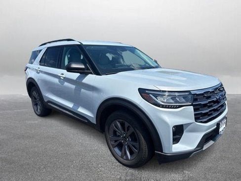 Certified 2025 Ford Explorer Active w/ Active Comfort Package AWD/4WD image 5