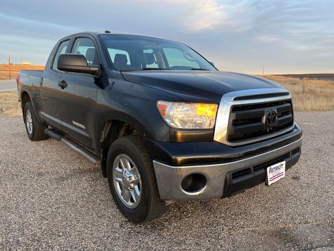 Used 2011 Toyota Tundra 4x4 Double Cab w/ Tow Pkg image 8