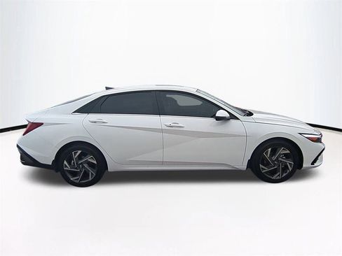 New 2026 Hyundai Elantra Limited image 4