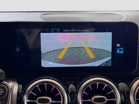 Used 2021 Mercedes-Benz GLB 250 4MATIC image 17