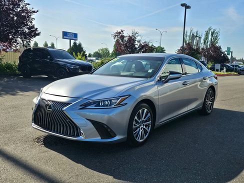 Used 2025 Lexus ES 300h w/ Premium Package FWD image 3