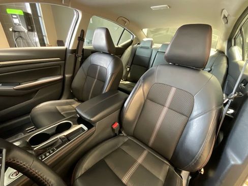 Used 2024 Nissan Altima 2.5 SR FWD image 11