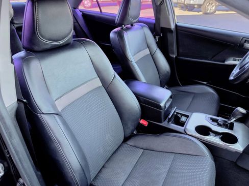 Used 2014 Toyota Camry SE image 30