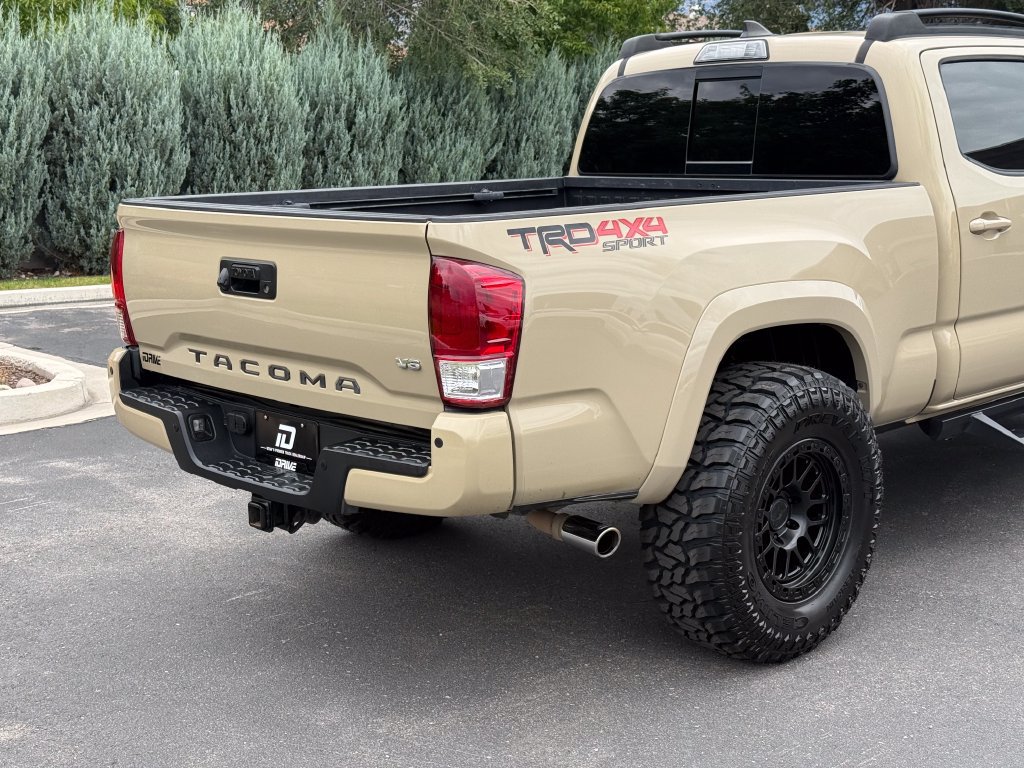 Used 2019 Toyota Tacoma TRD Sport w/ Technology Package AWD/4WD image 10