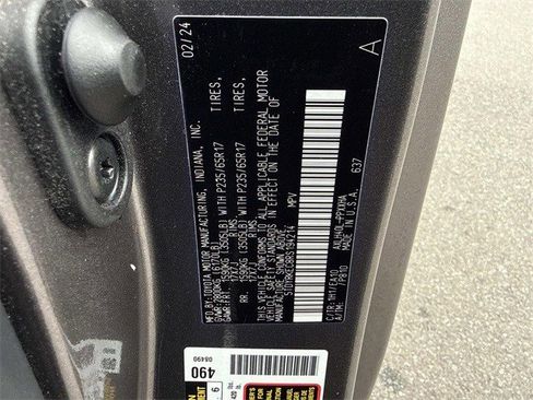 Used 2024 Toyota Sienna XLE image 30