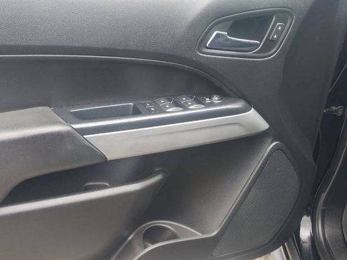 Used 2020 Chevrolet Colorado LT w/ Redline Special Edition RWD image 9