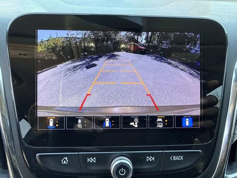 Used 2023 Chevrolet Equinox Premier image 32