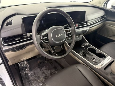 Used 2026 Kia Carnival FWD image 17