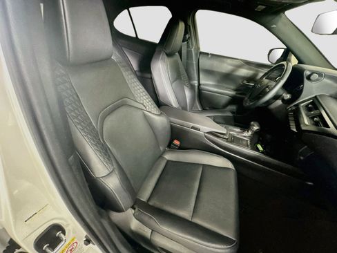 Used 2019 Lexus UX 200 w/ Premium Package FWD image 32