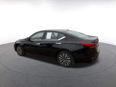 Used 2024 Nissan Altima 2.5 SV image 10