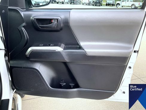 Used 2019 Toyota Tacoma SR5 AWD/4WD image 17