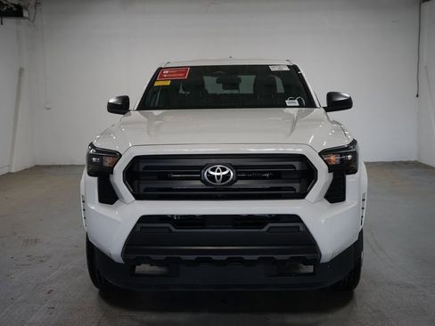 Certified 2024 Toyota Tacoma SR AWD/4WD image 2