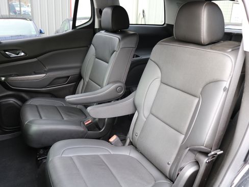 Used 2023 GMC Acadia SLT image 29