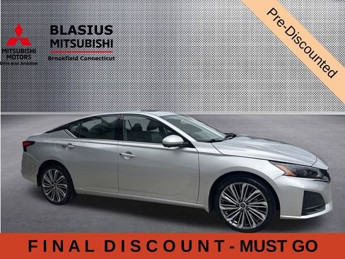 Used 2023 Nissan Altima 2.5 SL AWD/4WD image 9