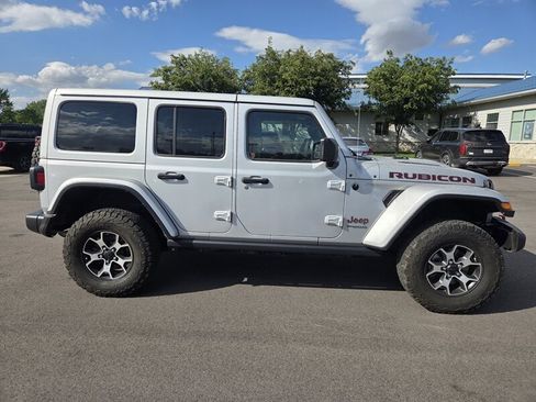 Used 2022 Jeep Wrangler Unlimited Rubicon w/ Cold Weather Group AWD/4WD image 2