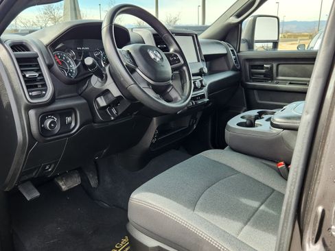 Used 2024 RAM 2500 Tradesman w/ Chrome Appearance Group AWD/4WD image 8