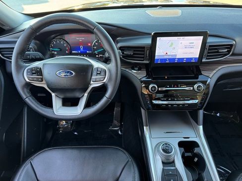 Certified 2023 Ford Explorer Limited w/ Equipment Group 301A image 4
