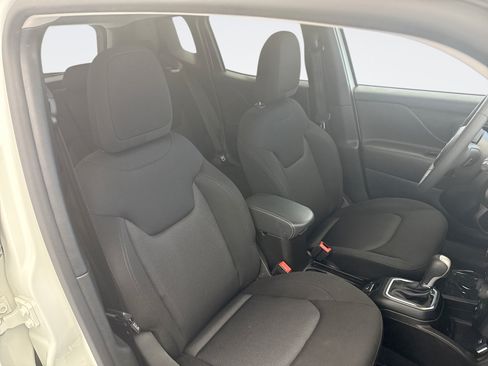 Used 2023 Jeep Renegade Latitude AWD/4WD image 18