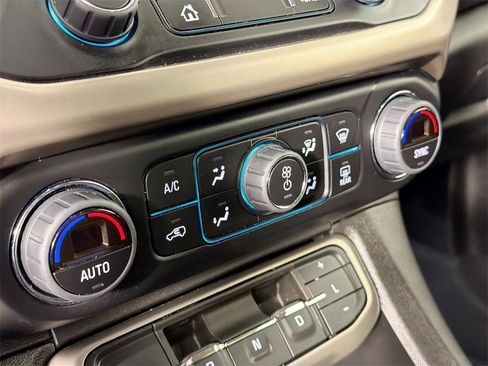 Used 2023 GMC Acadia Denali image 15