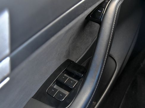 Used 2020 Tesla Model 3 Standard Range RWD image 29