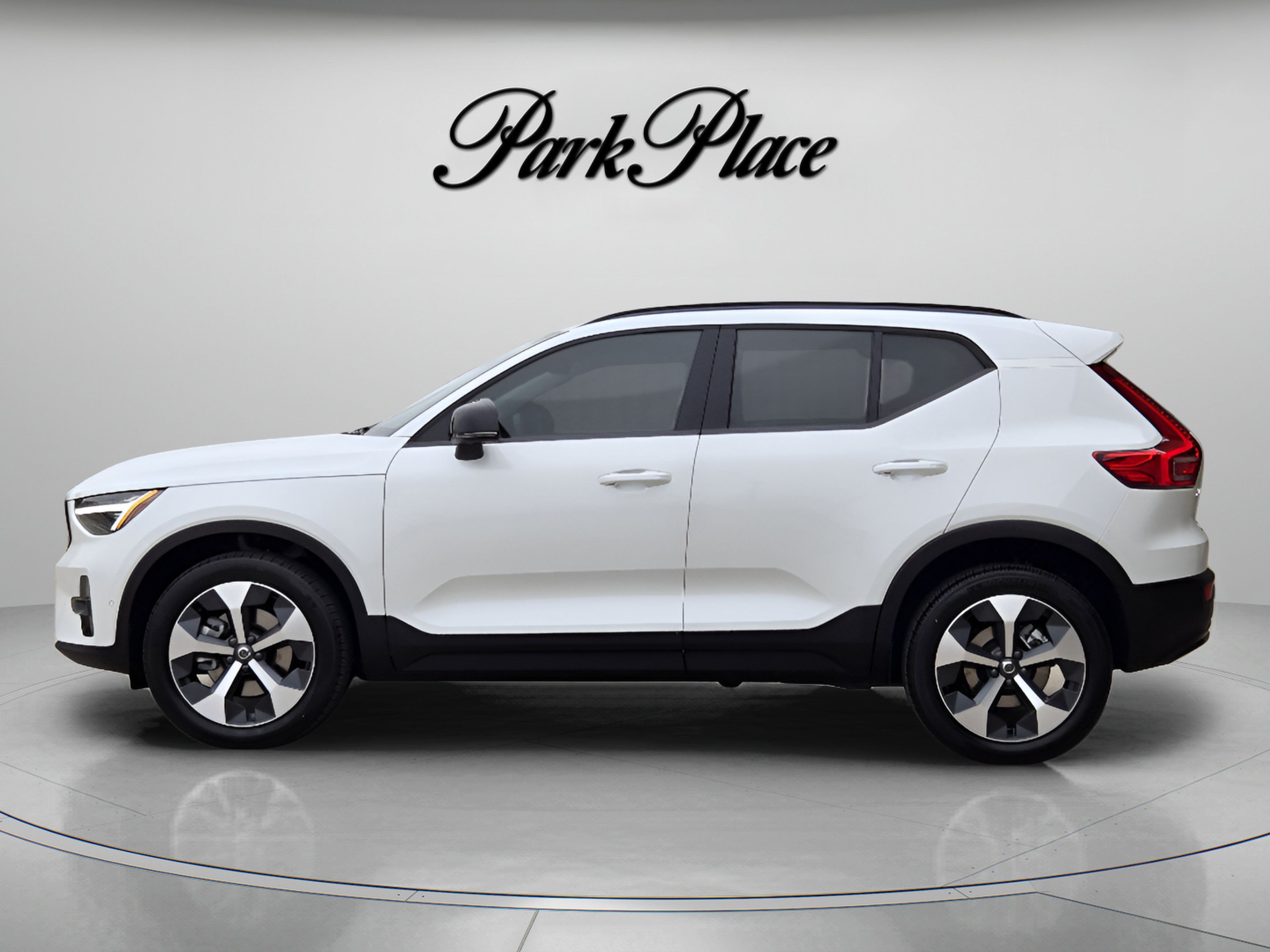 Used 2026 Volvo XC40 B5 Plus w/ Protection Package Premier AWD/4WD image 2