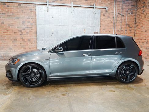 Used 2018 Volkswagen Golf R 4-Door AWD/4WD image 9