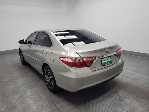 Used 2016 Toyota Camry LE image 5