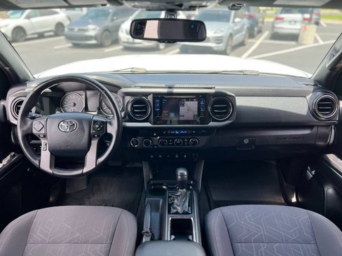 Used 2017 Toyota Tacoma TRD Off-Road AWD/4WD image 16