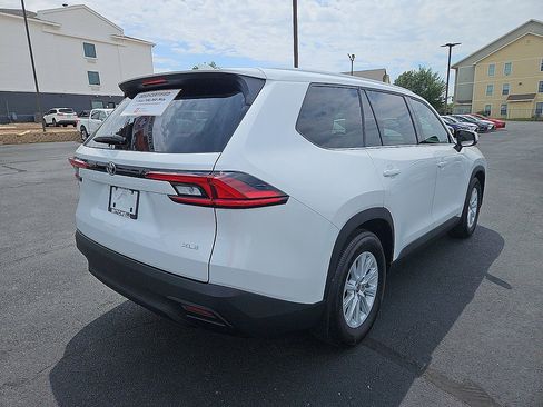 Certified 2026 Toyota Grand Highlander FWD image 5