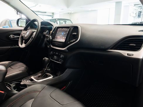 Used 2015 Jeep Cherokee Trailhawk w/ Comfort/Convenience Group image 26