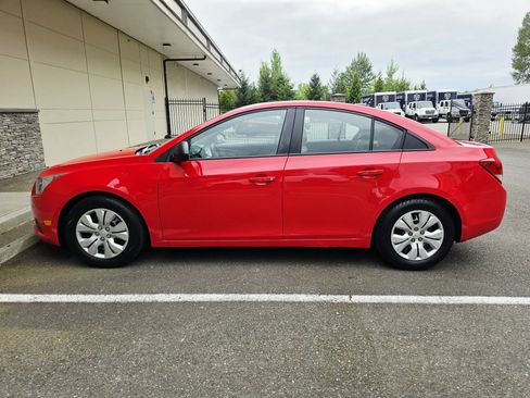 Used 2014 Chevrolet Cruze LS FWD image 2