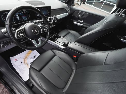 Used 2023 Mercedes-Benz GLB 250 4MATIC w/ Premium Package image 16