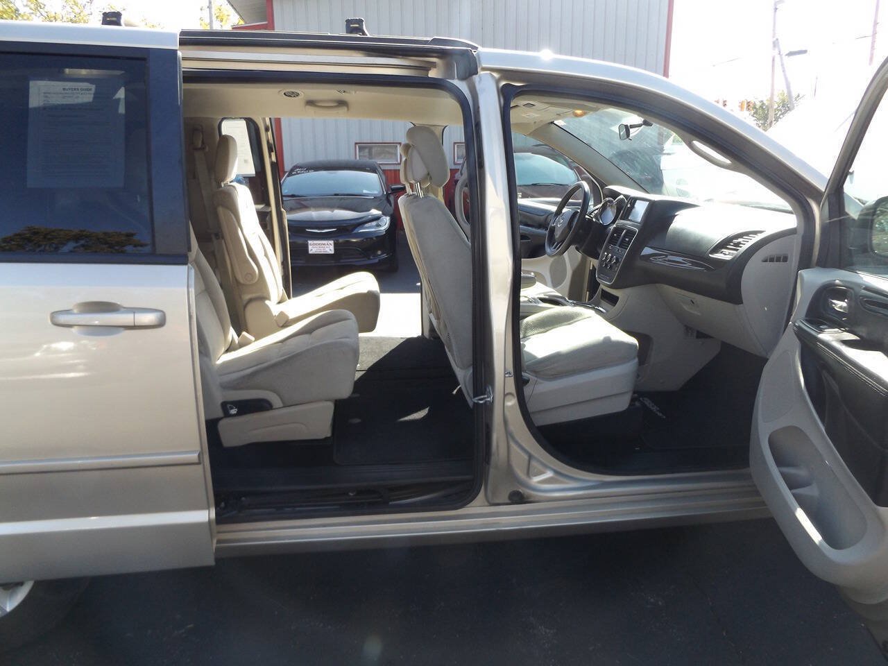 Used 2015 Dodge Grand Caravan SXT FWD image 19