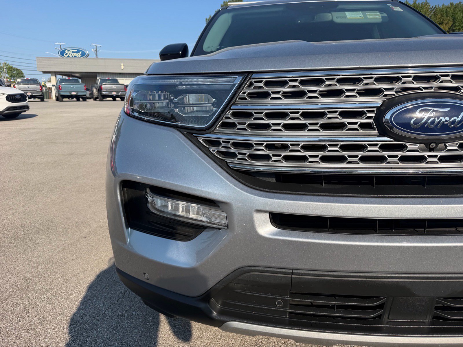 Used 2022 Ford Explorer Limited AWD/4WD image 5