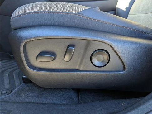 Used 2025 Chevrolet Equinox ACTIV w/ Safety and Technology Package image 11