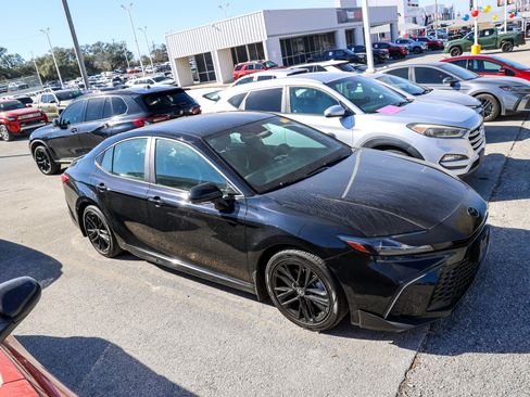 Certified 2025 Toyota Camry SE image 7