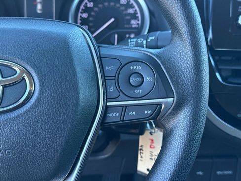 Used 2021 Toyota Camry LE image 29