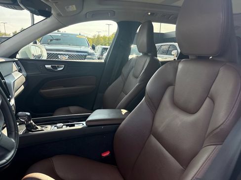 Used 2020 Volvo XC60 T5 Momentum w/ Protection Package Premier AWD/4WD image 13