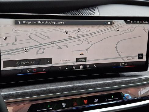 Used 2025 BMW i7 xDrive60 w/ Premium Package AWD/4WD image 12
