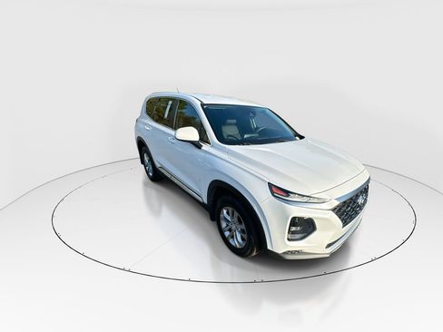 Used 2020 Hyundai Santa Fe SE image 2