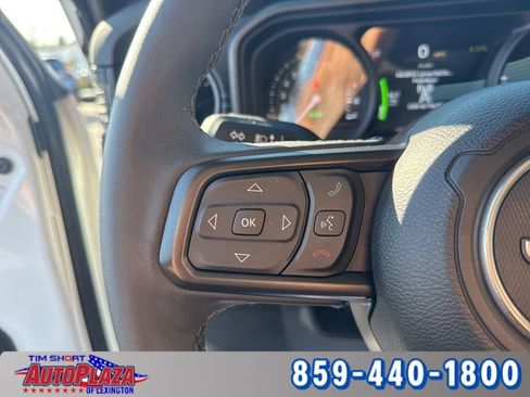Used 2025 Jeep Wrangler Unlimited Rubicon 4xe w/ Convenience Group AWD/4WD image 18
