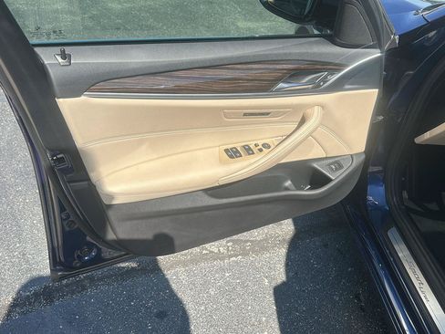 Used 2019 BMW 530i xDrive w/ Convenience Package AWD/4WD image 18