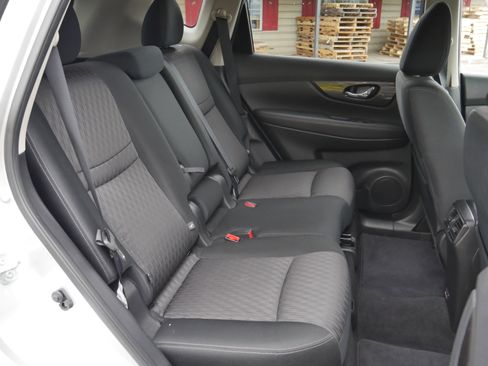 Used 2019 Nissan Rogue SV w/ Premium Package image 26